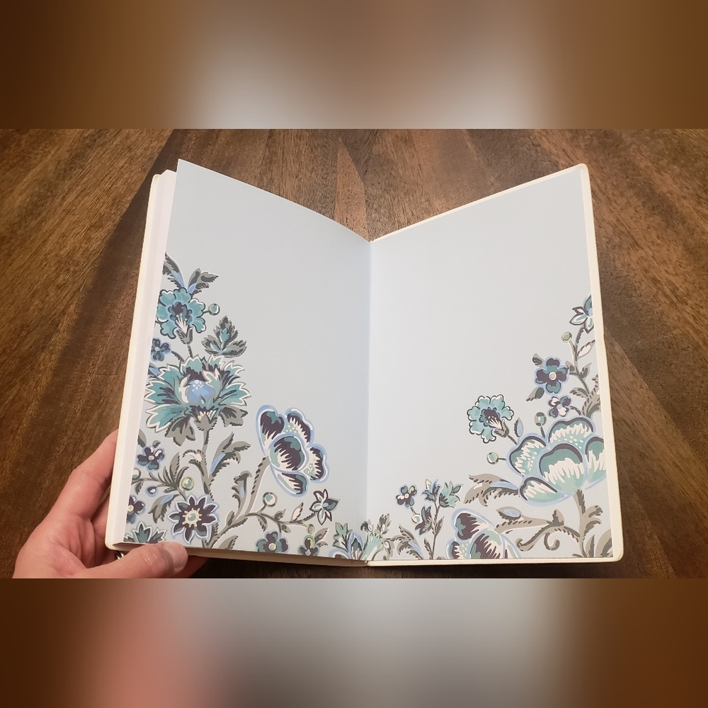 Vera Bradley Hardcover Journal with Embossed Pen – Blue Floral Pattern NWOT - Picture 7 of 9